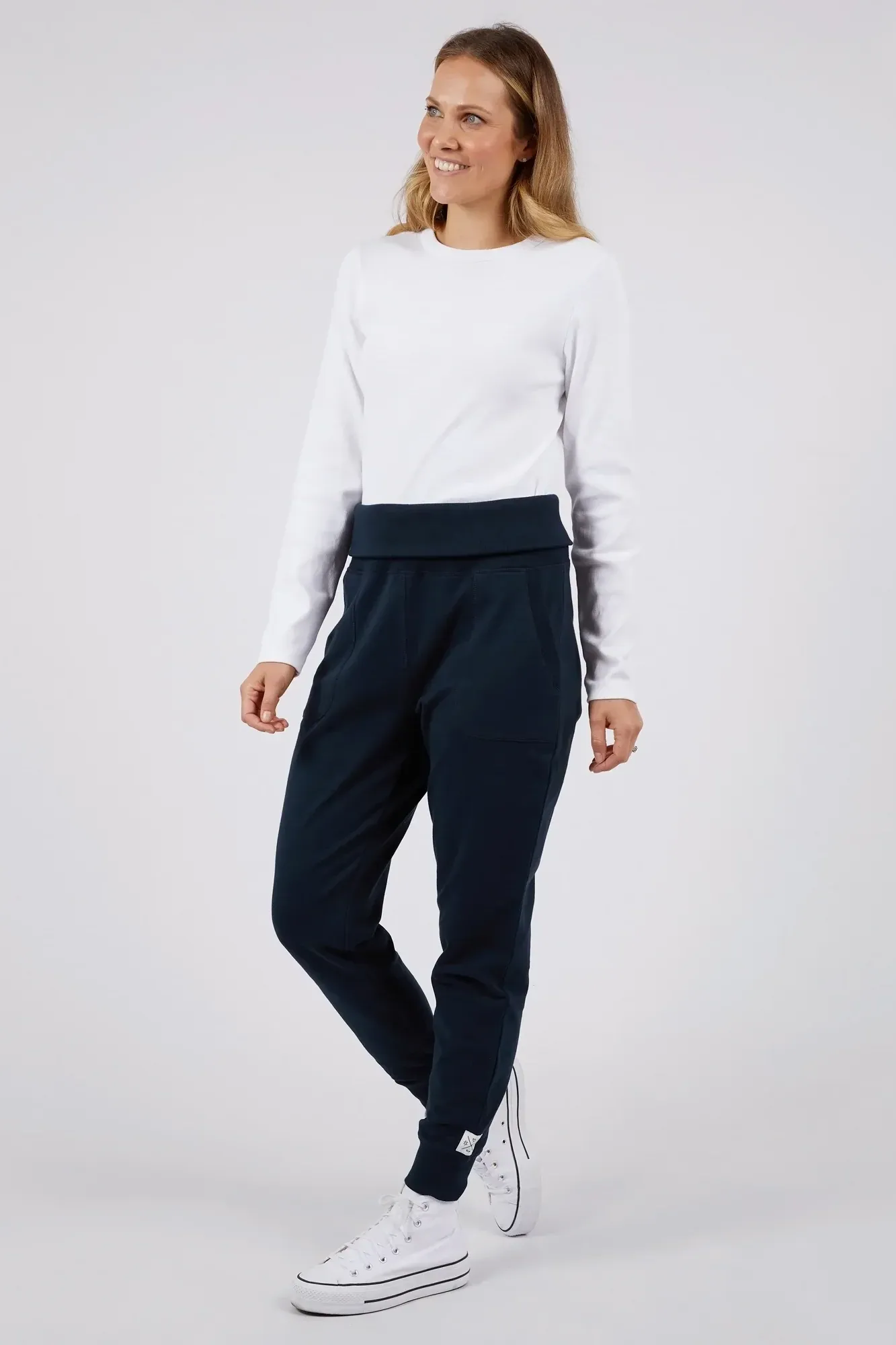 Victory Track Pant in Navy